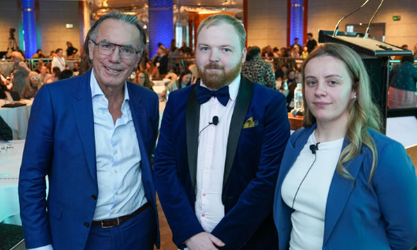 The Home Stretch - Paul McDonald with two MCs